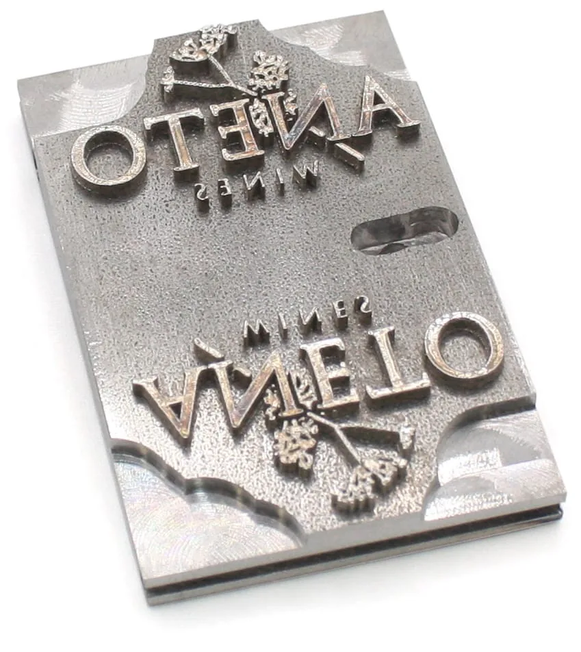 Sello de marcaje en metal grabado en espejo fabricado por impresión 3D